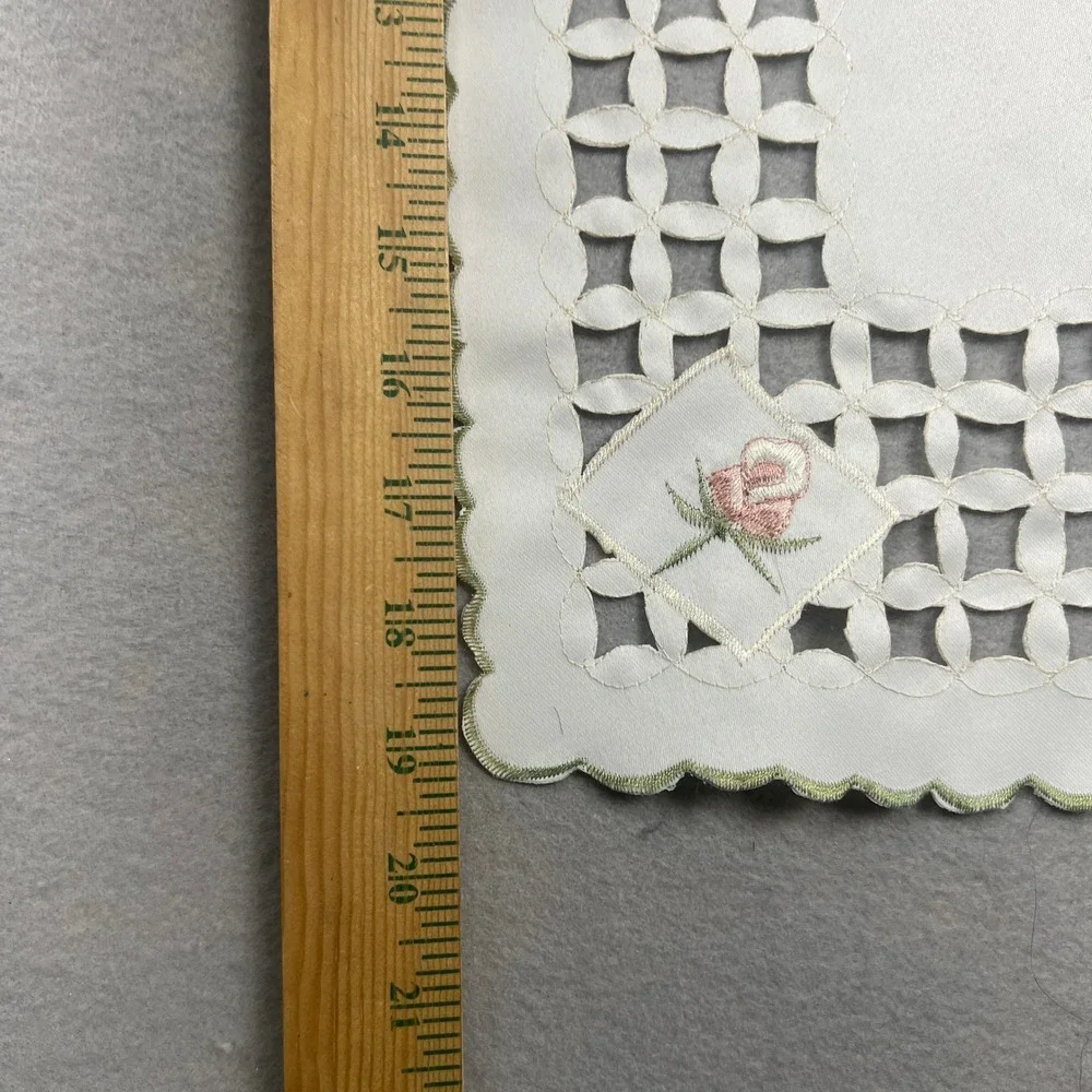 VTG Embroidered Rose Placemat Small Runner‎ White Pink Cottagecore Grandmacore